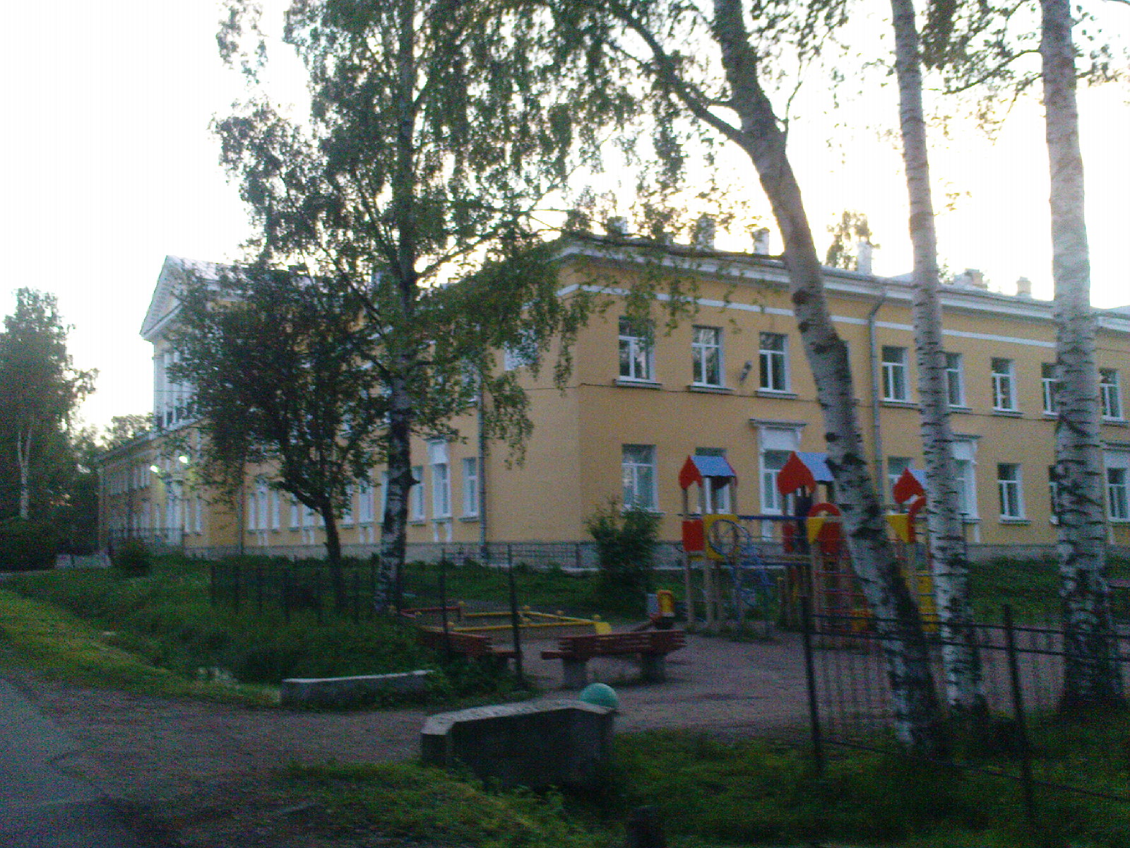 Школа пос Ольгино, вид на главный вход
