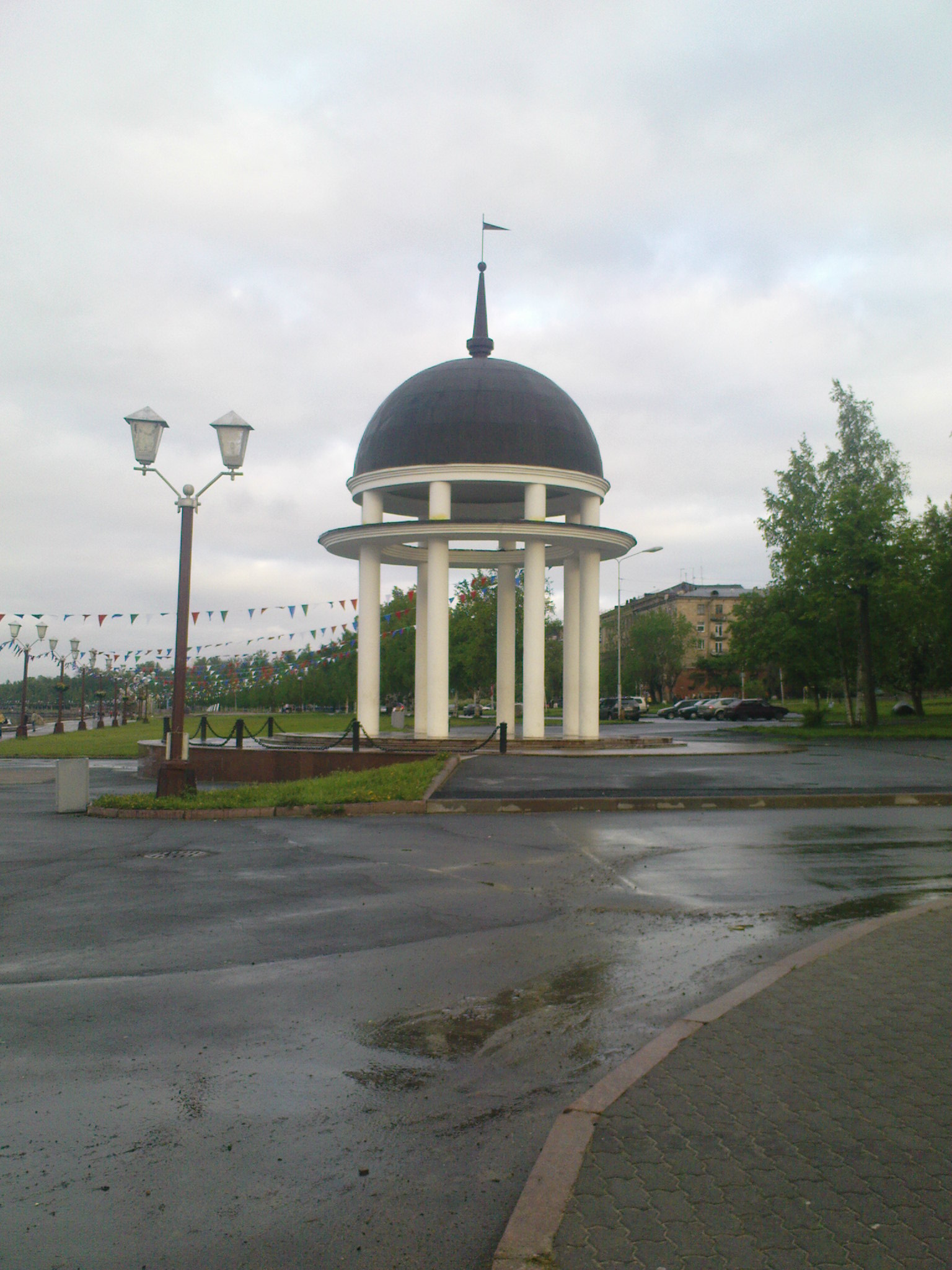 Онежская набережная. Петрозаводск. Июнь 2010 года. Фото: А.Хохлов
