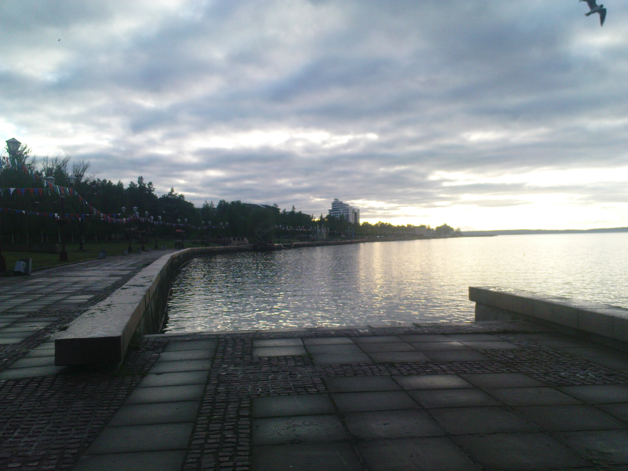 Онежская набережная. Петрозаводск. Июнь 2010 года. Фото: А.Хохлов